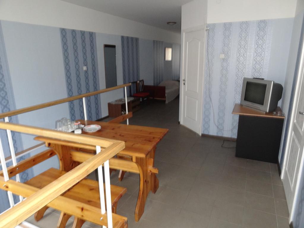 Hotel Rebir Daugavpils Exterior photo